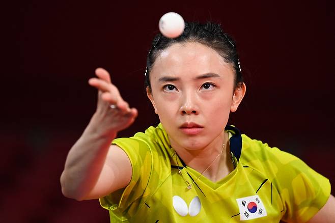 한국 여자 탁구 전지희 선수는 중국 랑팡 출신으로 2008년 우리나라로 이주해  2011년 한국 국적을 얻었다.