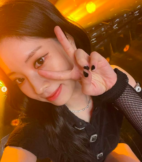 Group TWICE member Dahyun expressed his current situation with a refreshing expression.Dahyun posted two photos on the official SNS of TWICE on the 28th with a short article When I was a movie.In the open photo, Dahyun smiles and faces the camera, with colorful shooting costumes and accessories also visible.In another photo, Dahyun posed cute, drawing a V with his hand.Meanwhile, TWICE was released on the 11th, with the album Taste of Love (Test of Love), which peaked at #60 on the US Billboard main chart Billboard 200 on July 3, and settled on the main chart for the second consecutive week.TWICE SNS