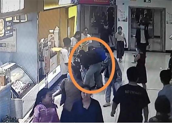 중국 정부는 계속되는 지하철 여성 전용칸 논란에 “설치하지 않겠다”며 선을 그었다. 해당 보도 캡처