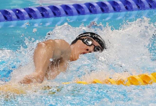 수영 자유형 100m 결선에 임하는 황선우 선수