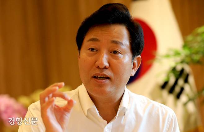 오세훈 서울시장이 28일 서울시청 시장실에서 경향신문과 인터뷰를 하고 있다. 오 시장은 내년 ‘대권 차출론’에 대해 불출마 의지를 재강조했고, 세월호 기억공간 철거 논란과 관련해서도 입장을 밝혔다. 박민규 선임기자 parkyu@kyunghyang.com