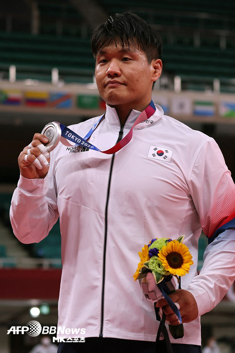 남자 유도 국가대표 조구함이 29일 2020 도쿄올림픽 100kg급에서 은메달을 차지했다. 사진(일본 도쿄)=AFPBBNEWS=NEWS1