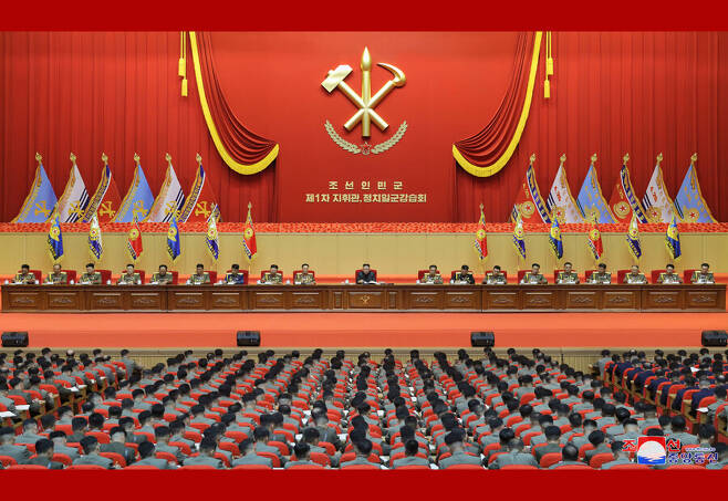 지난 24일부터 27일까지 평양 4·25 문화회관에서 조선인민군 제1차 지휘관·정치일군 강습회가 열렸다.