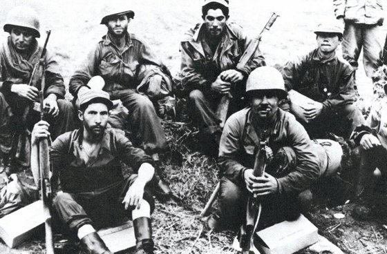 1951년 6월 한강 북단에서 작전 중인 제65연대 병사들. 푸에르토리코는 미군에 속했지만 대부분이 영어를 하지 못해 지휘 통솔에 어려움이 많았던 것으로 알려진다. 사진 wikipedia