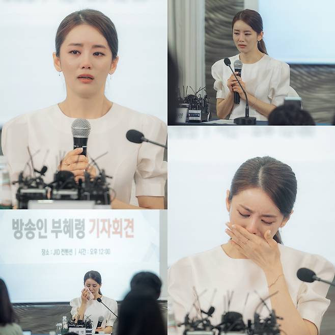 TV CHOSUN Weekend Mini Series Marriage Writing Divorce Composition 2 (Phoebe, Im Sung-han)/Director Yoo Jung-joon, Lee Seung-hoon/Director Highground, Jidam Media, Green Snake Media/hereinafter Connected Song 2) is a combination of 30s, 40s, and 50s wives who had suffered dissonance It stimulates the sympathy of viewers and is achieving the highest level of record breaking the highest audience rating of TV CHOSUN drama again.Above all, in the last broadcast, Lee Ga-ryung headed to Daejeons main house with Ju Ju-hyeon (Sung-hoon), and declared a divorce to Ju-hyeon in front of his parents-in-law, and was promised a luxury villa, holding tax and maintenance expenses as alimony.Moreover, it was revealed that the buhyeryeong was in a difficult condition to pregnancy due to uterine malformation, which amplified interest in future whereabouts.Meanwhile, Lee Ga-ryungs Great Dolshing Declaration was held in mid-May.Lee Ga-ryung worked on his emotional commitment by reading the script ahead of this scene, which requires viewers to draw empathy alone.Thanks to this, when the filming started, it expressed the complex and complicated boh-hye-ryong that crossed the sadness and the woes, and made the field staff immerse themselves.The production team said, Lee Ga-ryung is a character full of anti-war beauty, and Lee Ga-ryung is digesting it as if he were wearing my clothes. Please watch the fate of Buhye-ryong who does not know where to go.On the other hand, TV CHOSUN Weekend mini series Marriage Writer Divorce Composition 2 will be released on the 31st to improve the drama perfection, and Marriage Writer Divorce Composition: Special Scene Special will be aired as an alternative composition.The 14th episode will air on August 1 at 9 p.m.