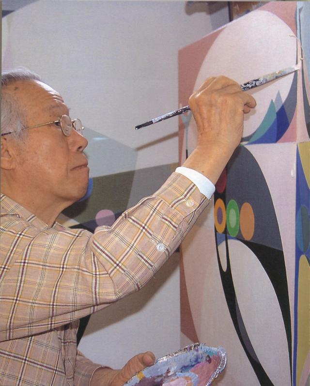 2007년 고양 아람미술관에서 회고전을 열고 있는 이준 화백. 아람미술관 제공