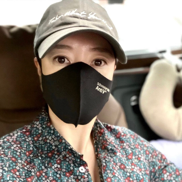 Actor Kim Hye-soos Aura is overflowingKim Hye-soo posted a picture on his instagram on the 1st without any comment.Inside the picture is a daily picture of Kim Hye-soo, who is shooting a selfie wearing a Mask on Hat.The big eyes staring at Camera were startled.Kim Hye-soos Aura overflowed even though he covered half of his face.In particular, Kim Hye-soo boasts a white skin without any blemishes in a slightly exposed figure, and boasts beauty for an inexplicable period of age.Meanwhile, Kim Hye-soo chose the Netflix original series Boy Judge as his next film.