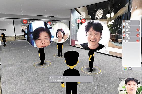 Zigbang's employees talk to each other at Metapolis, a metaverse office platform. [ZIGBANG]