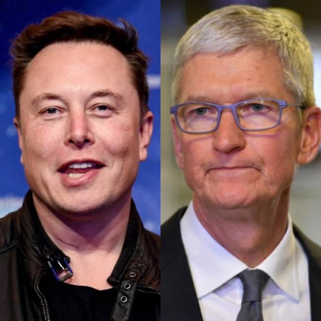애플의 테슬라 인수 제안에 머스크(왼쪽) 테슬라 CEO가 “내가 애플 CEO 된다면”이란 조건을 내걸었다는 주장이 나왔다(사진=AFP)
