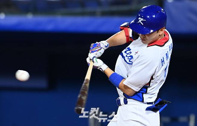 1일 일본 요코하마 야구장에서 열린 한국과 도미니카공화국의 도쿄올림픽 경기에서 박해민이 안타를 터뜨리고 있다. 올림픽사진공동취재단
