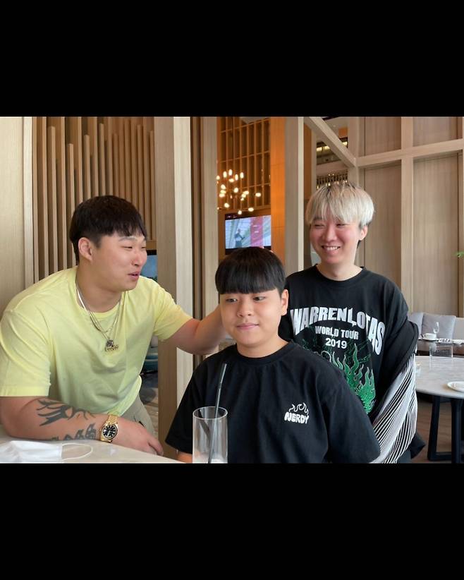 래퍼 스윙스, 프로듀서 세우와 함께한 율음 /사진=스윙스 인스타그램