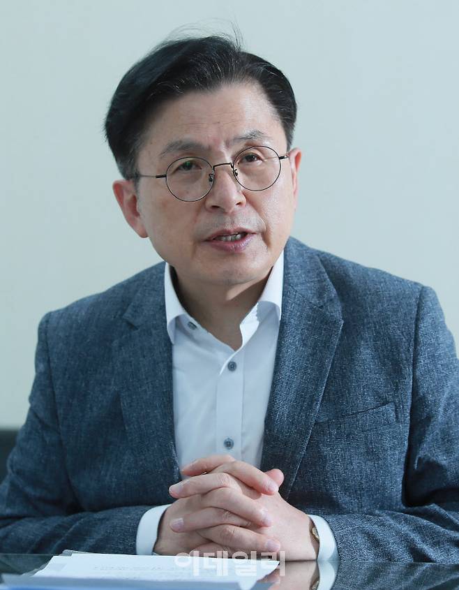 황교안 전 미래통합당 대표가 지난달 30일 서울 여의도캠프에서 이데일리와 인터뷰를 하고 있다. (사진=노진환 기자)