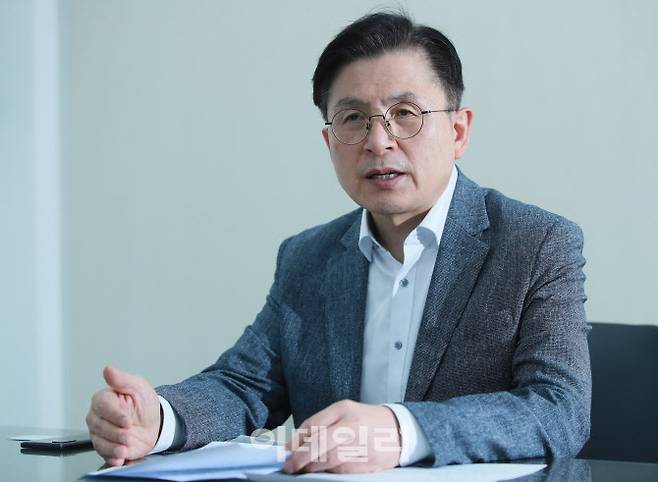 황교안 전 미래통합당 대표가 지난달 30일 서울 여의도캠프에서 이데일리와 인터뷰를 하고 있다. (사진=노진환 기자)