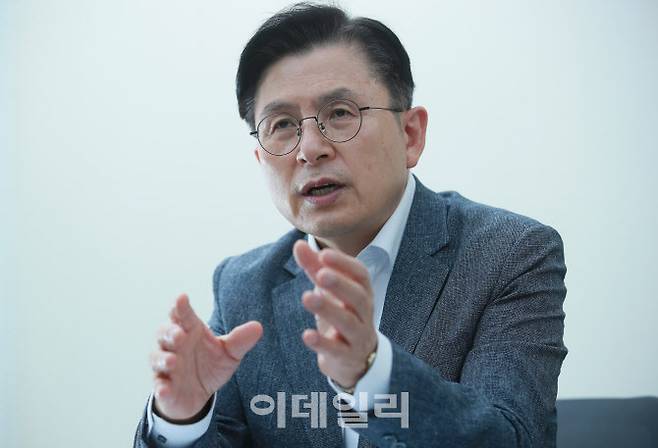 황교안 전 미래통합당 대표가 지난달 30일 서울 여의도캠프에서 이데일리와 인터뷰를 하고 있다. (사진=노진환 기자)