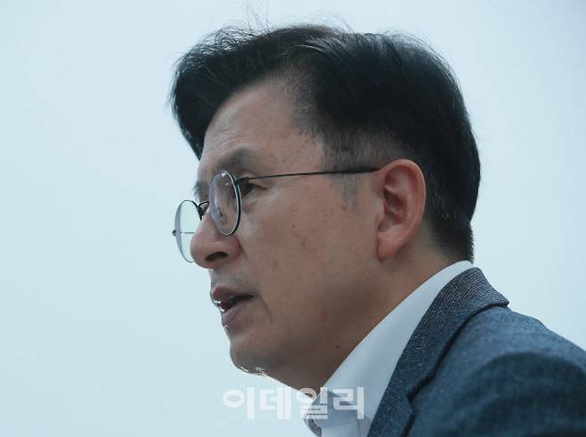 황교안 전 미래통합당 대표가 지난달 30일 서울 여의도캠프에서 이데일리와 인터뷰를 하고 있다. (사진=노진환 기자)