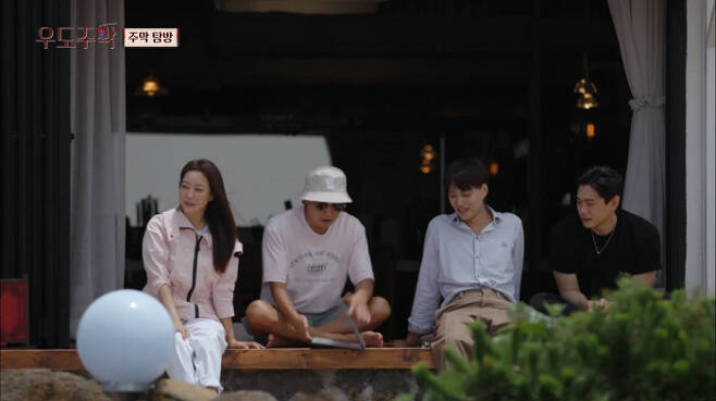 <우도주막>은 <윤스테이> 콘셉트에 ‘술’과 ‘신혼부부’를 더해 차별화를 시도했지만 고유한 정체성을 형성하는 데 실패했다. tvN 캡처