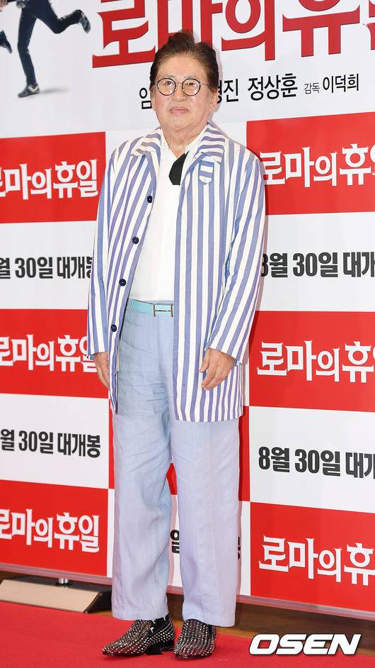 [OSEN=곽영래 기자] 배우 김용건이 28일 오후 서울 삼성동 코엑스 메가박스에서 진행된 영화 '로마의 휴일' 언론시사회에 참석해 포토타임을 갖고 있다. / youngrae@osen.co.kr