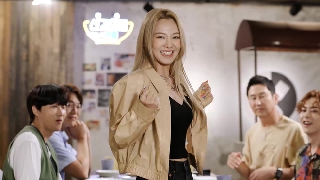 Girls Generation Hyoyeon reveals story of being a kitchen cuckoo with only washing fishes in family-run shopIn Channel Ss entertainment program Season 2 with God, which will be broadcast on August 6, Hyoyeon, a senior direct manager of Xiumin, a bad boy appears as a guest for the fourth time.Among them, Hyoyeon, a daughter of a blunt end king at home, is ordering food to be enjoyed in camping with his family.Season 2 with God is a customized food recommendation talk show where 4MC Shin Dong-yup, Sung Si Kyung, Lee Yong-jin and Xiumin will transform into Food Master to make your special day more special and share stories and tastes together to show upgraded chemistry.Girls Generations Queen Hyoyeon will be on the show as a guest for Season 2 with God.Shin Dong-yup, who is self-proclaimed to be the dancer of the dancer, said, Aespa did my dance, and the origin of Aespas Dance (?) and the signature dance, Dance of Each Dance, is introduced to capture the attention.Dancen Hyoyeon is expected to unveil the stage of the new song Second, which is scheduled to be released on the 9th.It will make the eyes and ears of those who see with a refreshing melody and charismatic dance.Hyoyeon then reveals Gods Order and reveals that she is an annoying and blunt daughter at home.She was a blunt but deep daughter and sister, and she wanted to promote the kalguksu house that Brother ran with her mother, but Brother wondered that she had only washed her sister.He is also the famous queen of front advertisement and front advertisement ender in the entertainment industry.She recalled the time when she could only wash fishes in her brothers shop and said,  (My brother) did not let me go to the hall. I thought at first I was embarrassed.But this idea of Hyoyeon was a perfect misunderstanding. I wonder if my brother had a deep meaning in dissuading Hyoyeons publicity.Xiumin said, I am not blunt, when asked, Do you do well to your parents? On this day, Xiumin said, I was not blunt.Hyoyeon was very sympathetic to this story and certified the power of powerful DNA that can not be rejected by saying, I change my personality as soon as I enter the house, and my father is very blunt.
