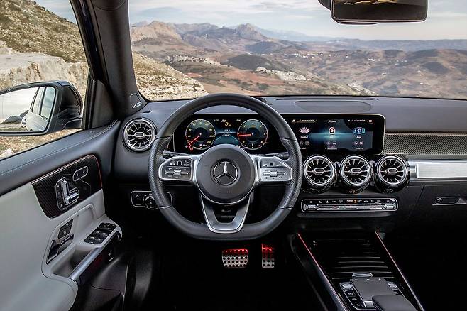 메르세데스-벤츠의 고성능 차량 'AMG GLB 35'의 내부 모습./벤츠 제공