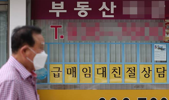 3일 오후 서울 노원구 한 부동산 매물 안내판이 비어 있다. / 연합뉴스