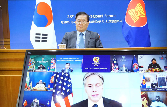 South Korean Foreign Minister Chung Eui-yong, top, takes part in a virtual Asean Regional Forum (ARF) Friday. Chinese Foreign Minister Wang Yi and U.S. Secretary of State Antony Blinken also part in the ARF, while North Korea was represented by Ambassador to Indonesia An Kwang-il. [FOREIGN MINISTRY]