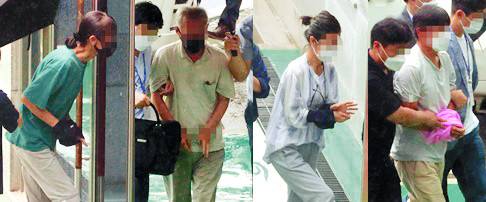 북한 지령하에 미국산 스텔스 전투기 F-35A 도입 반대 활동을 했다는 혐의(국가보안법 위반)를 받는 충북 청주 지역 활동가 4명이 구속 전 피의자심문(영장실질심사)을 받기 위해 지난 2일 청주지법에 출석하고 있다. 구속영장이 기각된 손모(47·오른쪽)씨를 제외한 3명은 당일 구속됐다. 연합뉴스