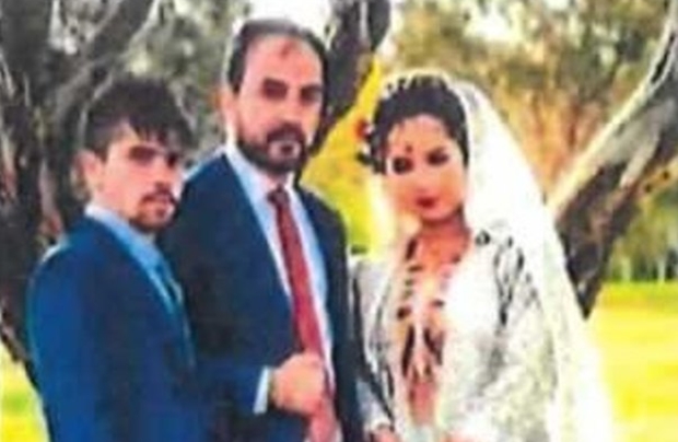 아프가니스탄 출신 여성 루키아 하이다리(21, 맨 오른쪽)는 고등학교 졸업 직후인 2019년 11월 모하마드 알리 할리미(25, 가운데)와 강제로 결혼했다.