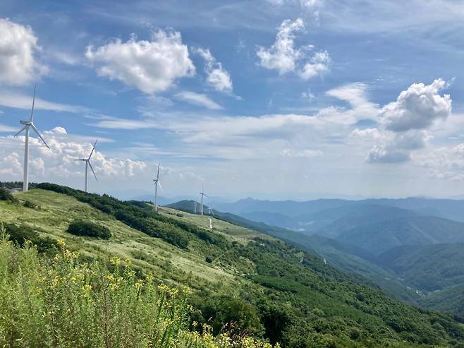 View from Yukbaekmajigi (Im Eun-byel / The Korea Herald)