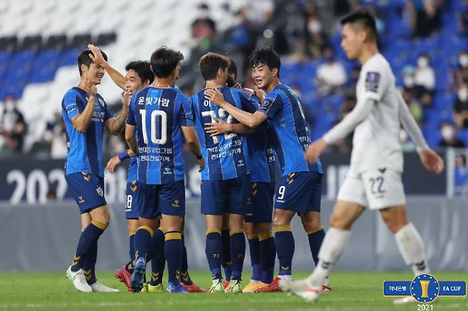 윤일록의 득점 후 기뻐하는 울산 현대 선수들. 대한축구협회 제공