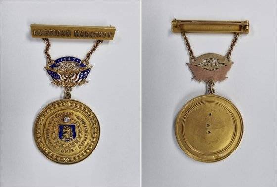 서윤복 제51회 보스턴 마라톤 대회 우승메달. [사진 문화재청]