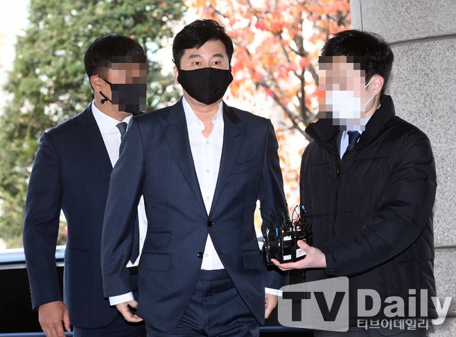 Yang Hyun-suk, a former YG Entertainment representative accused of fumbling Susa over drug charges by former group icon Mamdouh Elsbiay (real name Kim Han-bin), pleaded not guilty at the first trial to the intent of Blackmail – Cinémix Par Chloé or never forced.The 23rd Division of Criminal Settlement of the Seoul Central District Court (chief judge Yoo Young-geun) conducted the first Trial Preparation Date of Yang and others, who were indicted on charges of violating the Act on the Aggravated Punishment of Specific Crimes (Blackmail – Cinémix Par Chloé, etc.) on the 13th.The trial preparation date was not due to the defendants obligation to attend the trial due to the courts decision to listen to the opinions of the prosecution and the Attorney and to set the proof plan.Earlier, Yang was accused of conciliating Mr. A and blocking Susa for Madouh Elsbiay in August 2016 when he stated that he was suspected of buying Drug by Madouh Elsbiay during the process of receiving police Susa after being arrested on suspicion of drug administration by a trainee.The prosecution said, Yang said, Yang called the public interest Whistle Blower A to the YG office and said, Reversal the statement.The prosecution also said, Yang said to Mr. A, It is not a matter of killing you. Blackmail - Cinémix Par Chloé made the statement reverse. However, Yang said, It is true that I met and talked to Mr. Whistle Blower A at the time, but I have never been acquitted by Blackmail – Cinémix Par Chloé or forced to make false statements as stated in the indictment.The Attorney of YG Entertainment employee Kim Mo, who was handed over to the trial on suspicion of aiding and abetting a lawyer to Whistle Blower under the direction of Yang, also denied all charges, saying, We do not establish any allegations of aid unless Yangs Blackmail - Cinémix Par Chloé is established.The second Trial preparation date for Yang and others will be held at 11 am on the 17th of next month.Meanwhile, Mamdouh Elsbiay is on the verge of his first trial on April 27, when he was charged with buying drug such as LSD and cannabis through A in April 2016 and inhaling some of them several times.