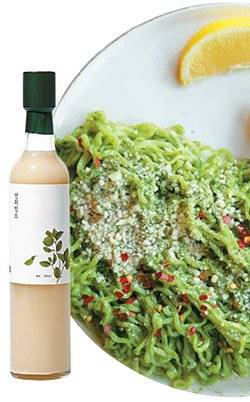 감성편의점 ‘고잉메리’의 바질페스토라면과 ‘연희민트’ 막걸리 페어링. [사진 각 브랜드]