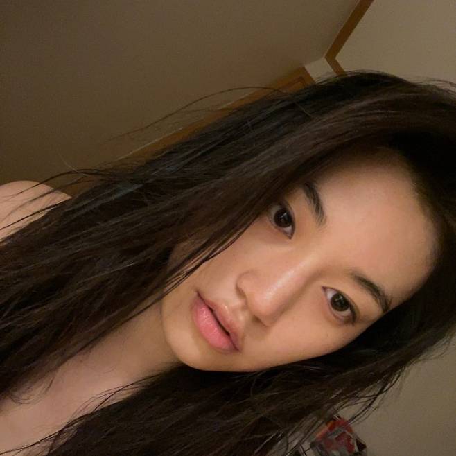 Kim Do-yeon posted a picture on his Instagram on the 14th with an article entitled Good Night!Kim Do-yeon in the public photo takes a self-portrait with a rustic appearance.Especially, it captures the Sight because it emits a distinctive eyebrow and a distinctive aura even in the face without a toilet.Also called Little Jun Ji-hyun, the unique appearance resembling Jun Ji-hyun attracts attention.On the other hand, Kim Do-yeon was selected as the child of Jun Ji-hyun in TVN new drama Jirisan and collected a big topic.Photo: Kim Do-yeon Instagram