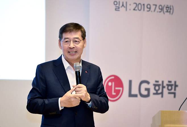 LG화학의 신학철 대표이사 부회장. 미국 기업 3M 수석 부회장을 지냈다./LG화학