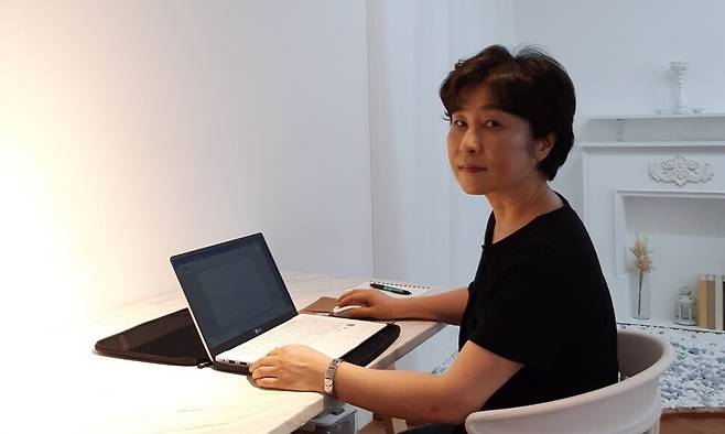 <그렇게 가족이 된다>의 저자 정은주씨는 “공교육에서 입양 교육이 활성화되면 이혼·재혼·조손·다문화 가정 등 다양한 형태의 가족들이 목소리를 내는 데 도움이 될 것”이라고 말했다. 정은주씨 제공