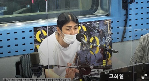 Actor Cha Seung-wons sightings were revealed at Hwa-Jeong Chois Power Time.SBS Power FM Hwa-Jeong Chois Power Time broadcasted on the afternoon of the 18th appeared as a guest of Cha Seung-won, Kim Sung-gyun and Lee Kwang-soo.On this day, Cha Seung-won was reported to have witnessed the 2004 film Ghost Live.One listener said, In the old days, Cha Seung-won was in the bath when he was shooting Ghost Live in Geoje Island.I was so good that I looked at the young man at the time.Then Cha Seung-won said, What are you looking at, you little bastard? When I left, I bought banana flavored milk. Sink pole (director Kim Ji-hoon) is a disaster buster that takes place when my house, which was prepared in 11 years, falls into a 500m underground super-sized Sink pole.It opened on the 11th of this month and exceeded 1 million viewers in six days, causing a box office sensation.