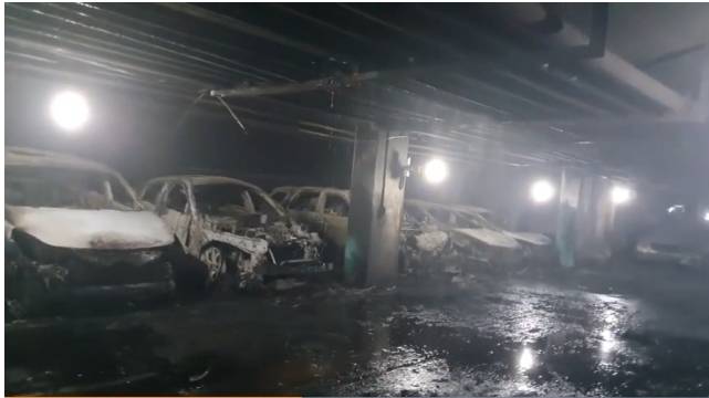 충남 천안시 불당동 소재 주상복합 아파트 지하주차장 화재 현장. 뉴스1