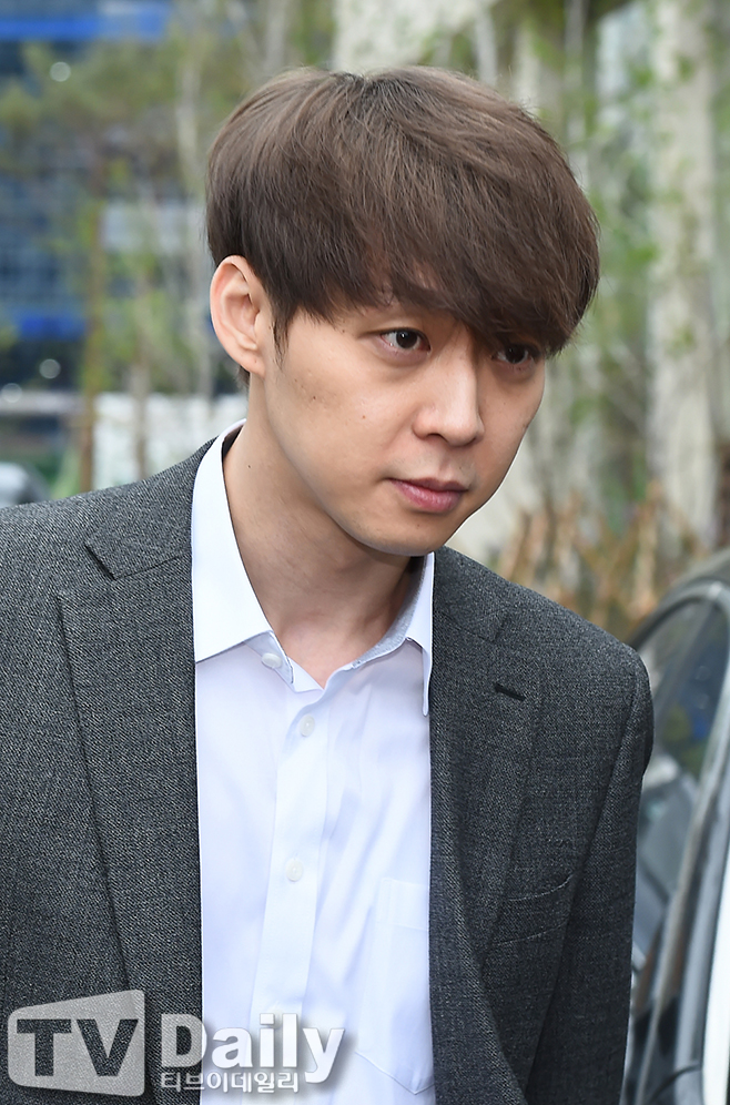 Controversy is expected as the agency points out Park Yoochuns private life related to entertainment, with the contract Dispute resolution between the singer and actor Park Yoochun from the group JYJ revealed above the surface.Park Yoochun has been in trouble for several past entertainment events, Scandal.The contract Dispute resolution was announced on the 18th at the current agency, Lee CL.Lee CL is a company that Park Yoochun has been involved since January 2020.Park Yochoons mother is represented, and Park Yochoon and manager who has been with her since her former agency CJS Entertainment have been in charge of the work.The manager was known to have been the person who stood by Park Yoochun in 2019 when Park Yoochun made a buzz with drug scandal.Park Yoochun, who was charged with drug use at the time, pleaded not guilty to retirement at the time, but was sentenced to 10 months in prison and two years in prison.Park Yoochun, who soon reversed his retirement, began his career in January 2010 with a Thai fan meeting and seemed to be gradually taking his place, winning the Best Actor Award at the Las Vegas Asian Film Awards for his recent film Dedication to Evil (director Kim Si-woo).However, Lee CL has faced a crisis with a contract violation and another privacy issue.Although it seemed to overcome the sex scandal and the drug scandal and succeed in recovering, similar rumors have been raised again and negative public opinion has been strong.Lee CL said Park Yoochun had confirmed that he had violated the agreement about a month ago and signed a double contract with Japan Agency.In preparation for the corresponding legal response, Park Yoochun claimed that he seriously undermined the honor by making comments on the embezzlement of the representative through the Japan media.In addition, Park Yoochuns privacy issues, which had been covered for more than a year and eight months since the exclusive contract with Park Yoochun, were revealed.Lee CL said, Even though Park Yoochun used the corporate card as a personal entertainment and living expenses, he did not take issue with it and helped solve personal debt problems of over 2 billion won.Nevertheless, Park Yoochun has been giving corporate cards to his girlfriend who lived together at the time, so he has to buy luxury bags or use tens of millions of won in company funds for games. In particular, Park Yoochun has paid about 100 million won for the money that he has been playing at entertainment facilities. He said.A Lee CL official said, We are experiencing a serious loss due to human betrayal as well as damage caused by Park Yoochuns exclusive contract violation.Although Lee CL is a one-sided claim, Park Yoochuns power is not a big backlash. A serious Image hit is added, and the return to the domestic entertainment industry is no longer promising.There has been a lot of attention on what Park Yoochun will say about the contents.