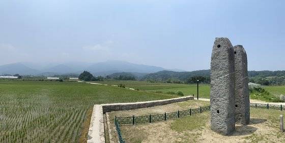 강원도 강릉에 있는 굴산사지 당간지주. 김홍준 기자