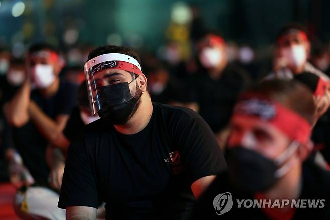 아슈라 추모 행사 참여한 이란인 [로이터=연합뉴스]