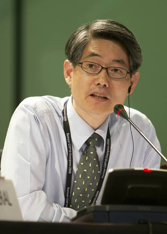 2008년 경남 창원에서 열린 람사르 협약 당사국 회의에 참석한 김찬우 환경부 국제협력관 [중앙포토]