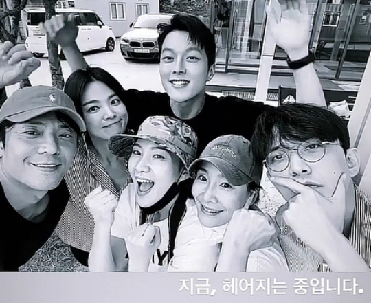 Actor Choi Hee-seo greets Enlisted Jang Ki-yongChoi Hee-seo posted a picture on his Instagram story on the 23rd with an article entitled I love you!The photo shows Song Hye-kyo and Jang Ki-yong, Choi Hee-seo, Park Hyo-joo, Kim Joo-heon and Yun-tree.Actors who became involved in the drama together showed a cheerful atmosphere and gave a warm heart.In particular, Jang Ki-yong took a pose to draw a heart over his head and attracted attention by showing his youngest charm.Meanwhile, SBS drama Now, Im breaking up, the last piece of Jang Ki-yongs Enlisted, is scheduled to be broadcast in November.