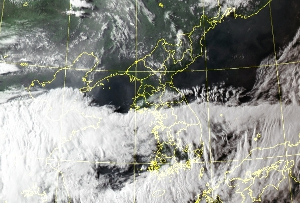 22일 17시 56분 현재 오마이스 태풍 천리안 위성 영상. 기상청 제공