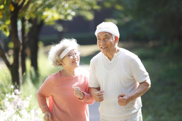 간단한 유산소 운동은 치매를 예방하는 데 효과적이다./사진=클립아트코리아