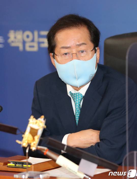 국민의힘 대선 예비후보인 홍준표 의원이 23일 대전 국방과학연구소를 방문, 현황보고를 받기에 앞서 인사말을 하고 있다. 사진=/뉴스1