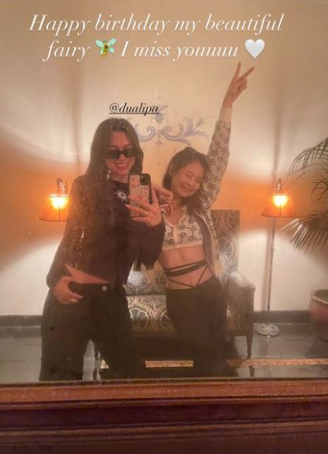 Jenny Kim shared a photo of herself with Dua Lipa on Sunday, with the caption: Beautiful fairy, happy birthday, I miss you on her Instagram story.The photo is a photo released by Jenny Kim on Instagram last July, and she poses in front of Dua Lipa and the mirror and reveals a friendly atmosphere.Meanwhile, British pop stars Dua Lipa and Jenny Kim released a collaboration song Kiss and Makeup in 2018 and performed a joint stage.At the time, Jenny Kim expressed affection, saying, Dooa Lipa was the most caring and sweet person I have ever met.
