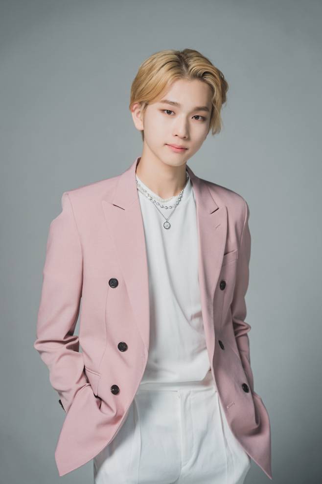 Idol group EPEX (Epex) Baek Seung has turned into an actor.TVNs new Saturday drama, Gat Village Cha Cha Cha (director Yoo Jae-won, playwright Shin Ha-eun, production studio Dragon/Jetist) recently released a profile photo of Baek Seung on its official website on the 23rd.In the photo, Baek Seung is dressed in a costume that gave a point to all white with a pink jacket, and completed a colorful atmosphere with visuals with blonde and white skin.In the drama, as much as appearing as an idol group member, he caught the attention of prospective viewers at once with his beautiful appearance.The Gat Village Cha Cha Cha Cha is a tikitaka healing romance played in Resonance, a sea village full of people, woven by a realist dentist Yoon Hye-jin (Shin Min-ah) and a universal white-water hong Ban-jang (Kim Sun-ho).Baek Seung, who plays the role of Inwoo, a visual member of the national idol group in the play, plays a character with a sprung and cheerful personality as a pure handsome man called the first love of the people of idol system.At the same time as debut, expectations are rising for Baek Seungs first acting challenge, which has been cast in works that are considered to be anticipated in the second half of the year.TVNs new Saturday drama, Gat Village Cha Cha Cha, will be broadcast for the first time at 9 p.m. on the 28th.Epex, which Baek Seung belongs to, released its first EP Bipolar (Bypical) Pt.1 Anxiety Book in June and ranked first in the sales of albums among all debut groups this year, and at the same time, it has taken a snow stamp on domestic and foreign fans.
