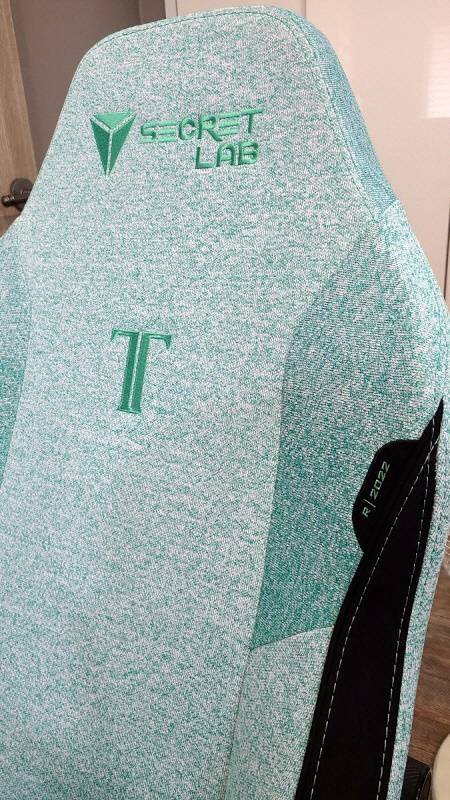 첫 인상부터 강렬한 타이탄 이보 2022' 민트 그린 에디션