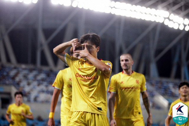 ◇신성을 넘어 전력 핵으로 부상한 엄지성. 사진제공=한국프로축구연맹