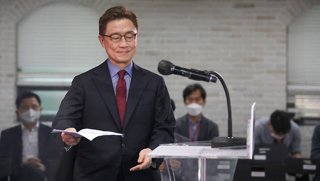 국민의힘 최재형 대선 경선 예비후보가 25일 서울 여의도 당사에서 열린 ‘국민 약속 비전 발표회’에서 발표를 하고 있다. [연합]